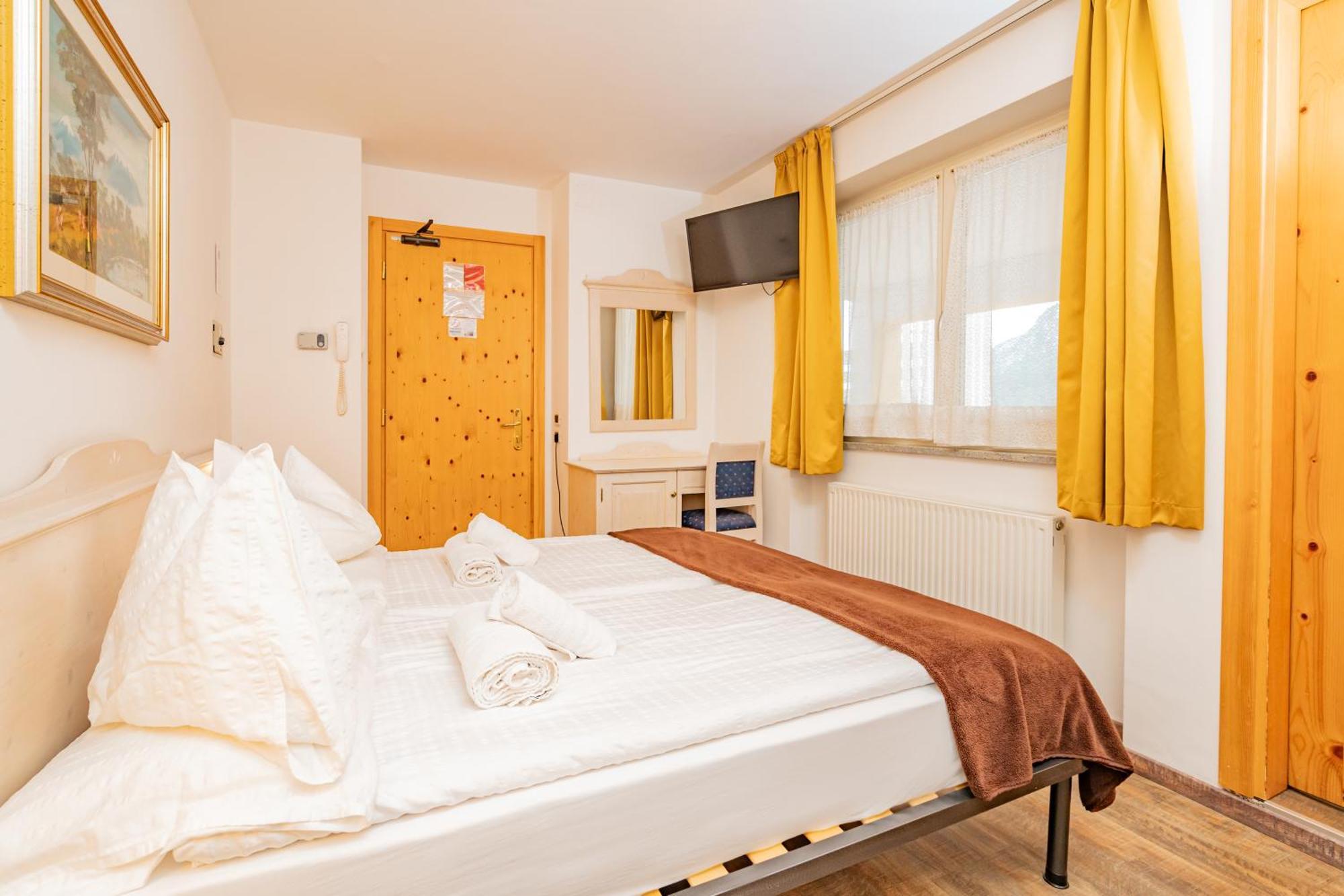 Hotel Europa Molveno Exteriör bild