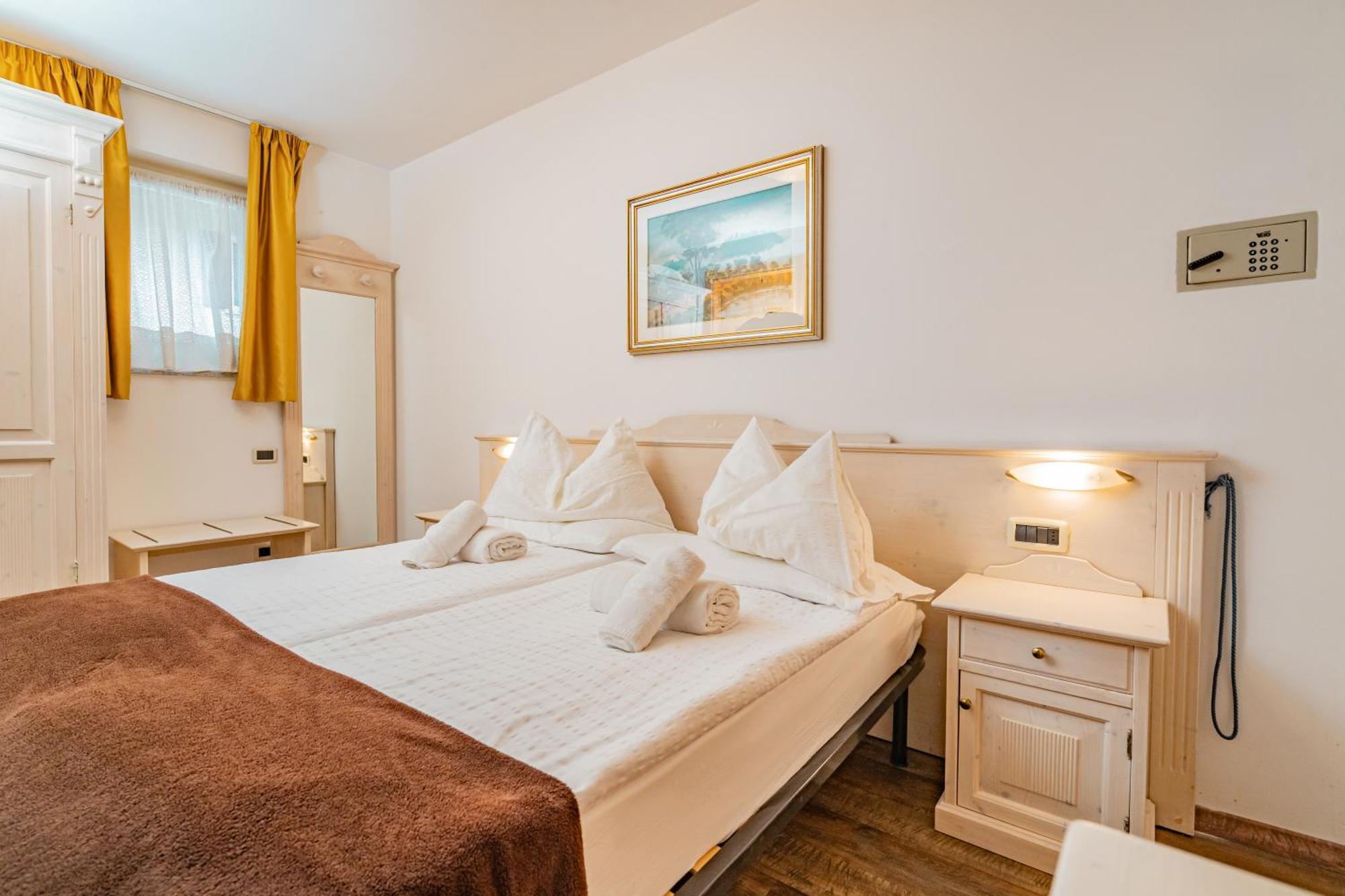 Hotel Europa Molveno Exteriör bild