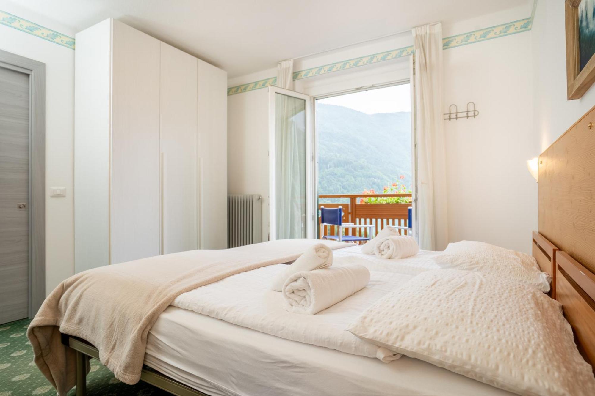 Hotel Europa Molveno Exteriör bild