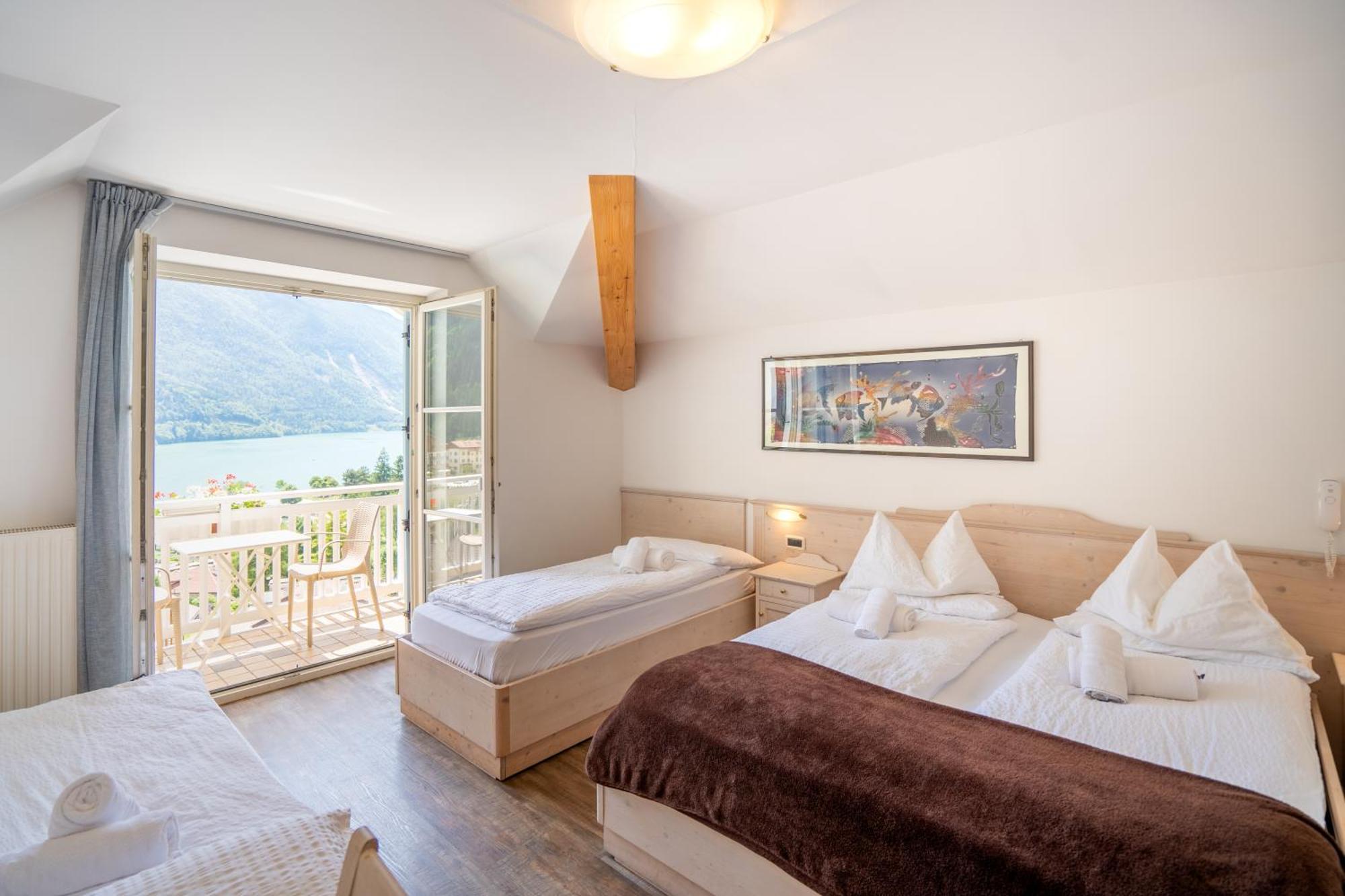 Hotel Europa Molveno Exteriör bild