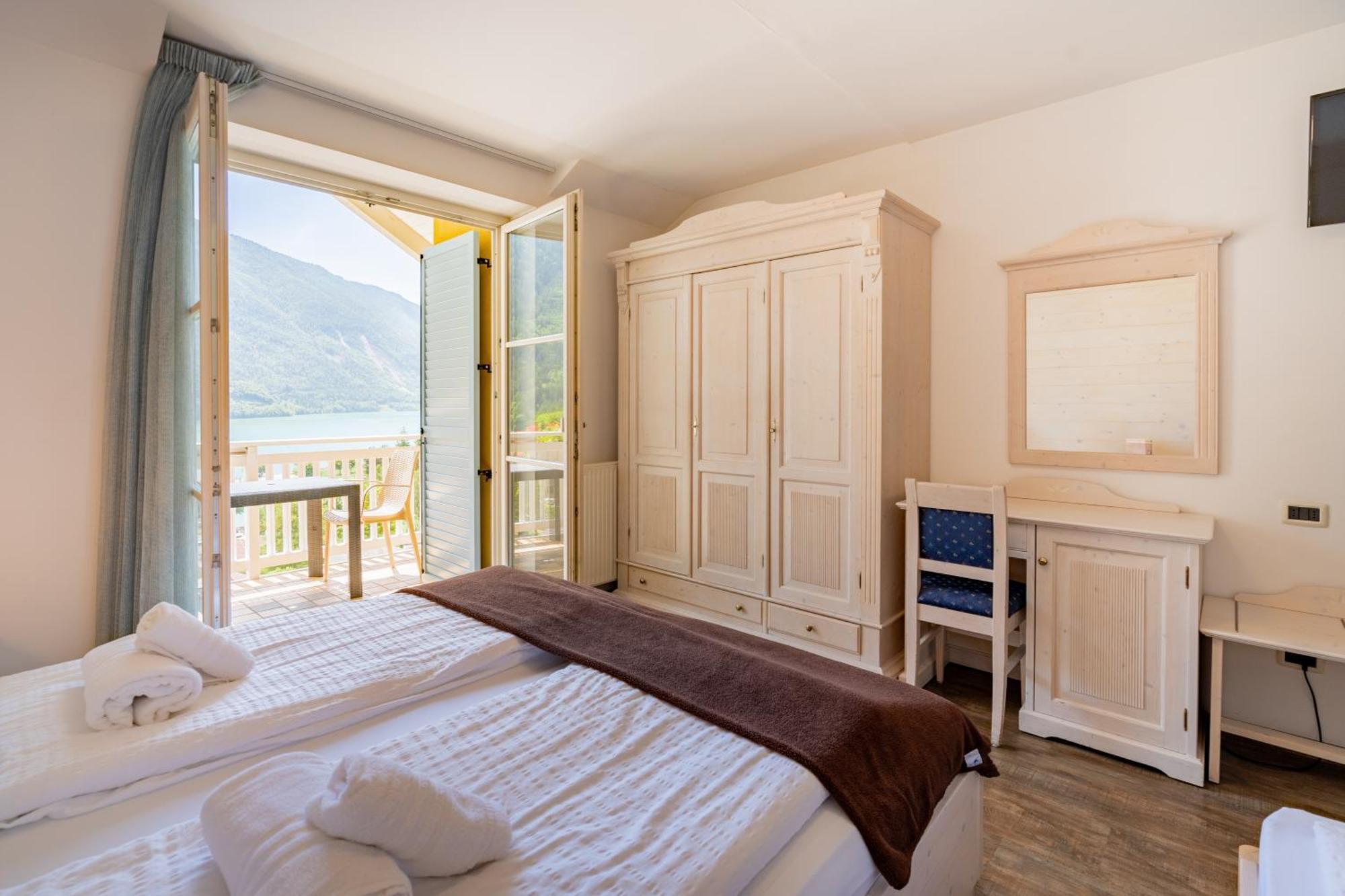 Hotel Europa Molveno Exteriör bild