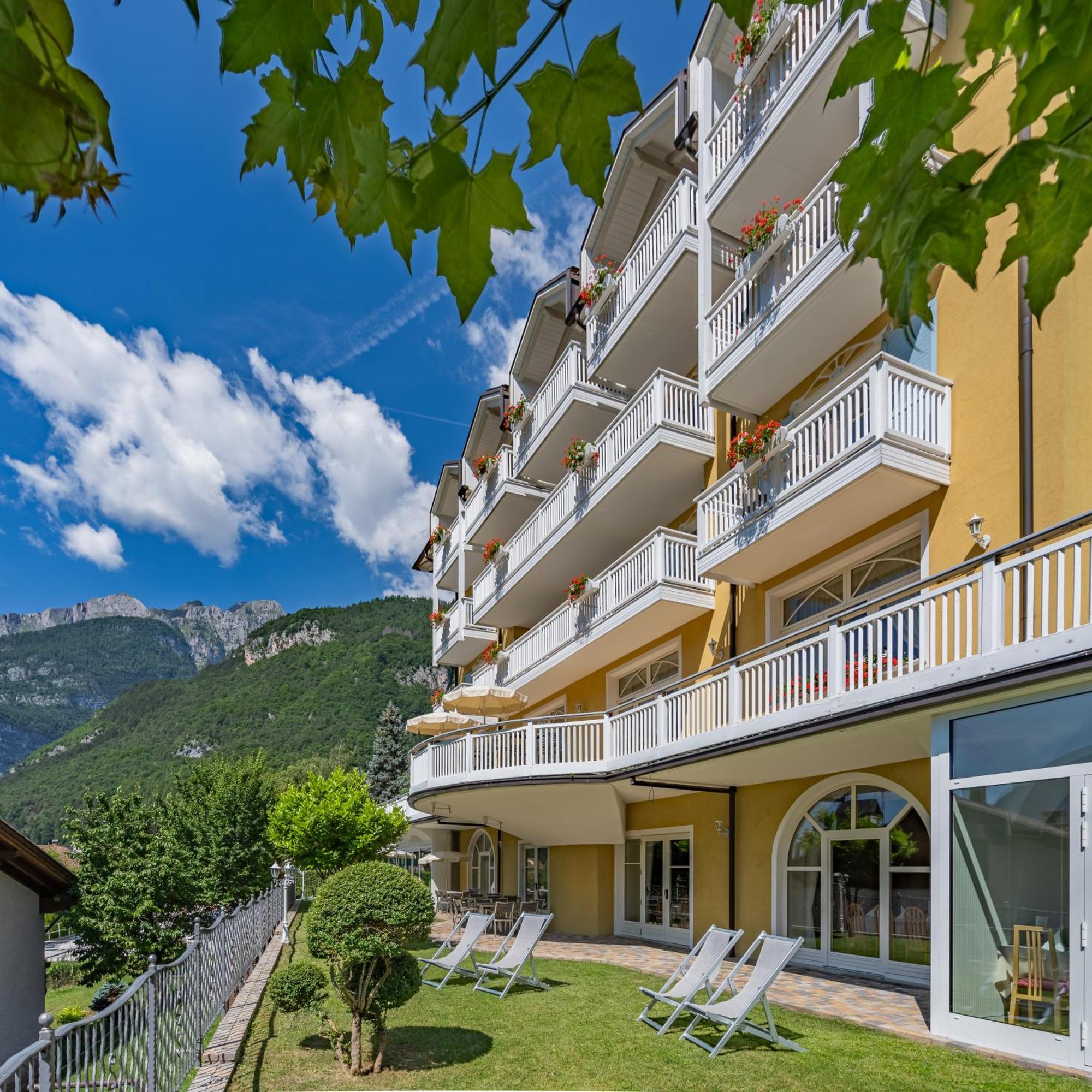 Hotel Europa Molveno Exteriör bild